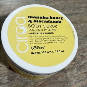 Ciroa Manuka Honey & Macadamia Body Scrub - Yellow